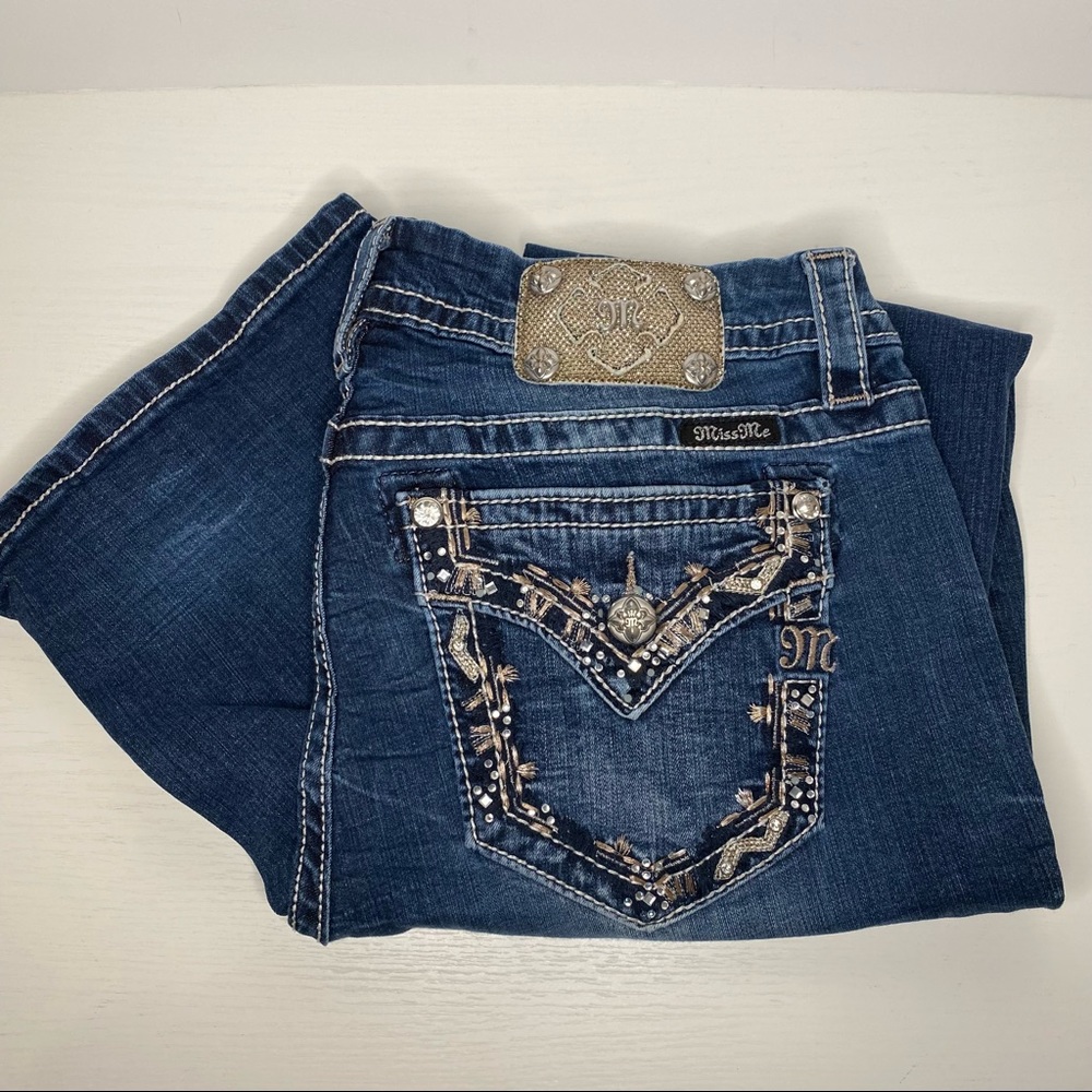 Miss Me jeans size 32. Mid-rise, curvy boot.
